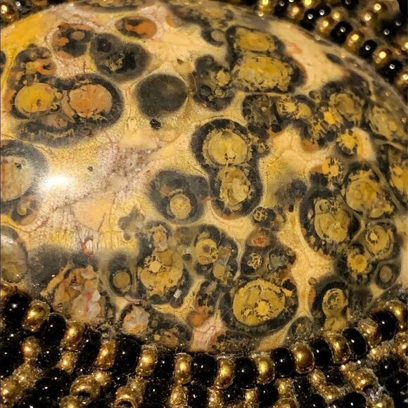 Vintage 1980’s hand crafted leopard agate oval glass beaded bezel brooch - Picture 4 of 9